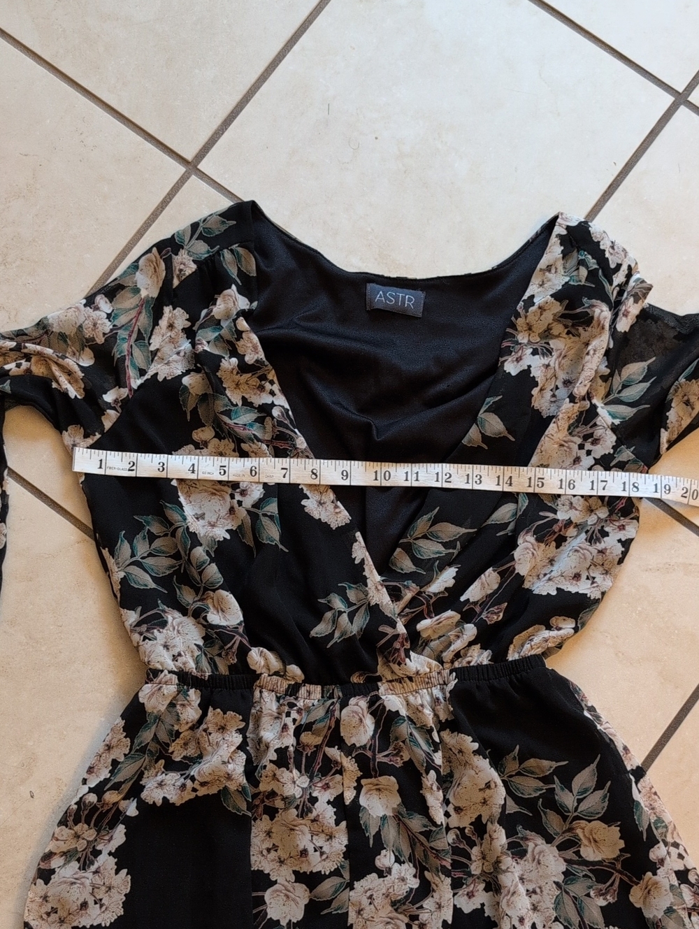 ASTR Romper Floral Print Long Sleeve Black White Size M - Picture 7 of 10